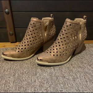 Dressy western Laser cut booties
